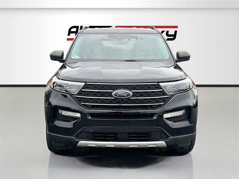 Used 2021 Ford Explorer XLT w/ Equipment Group 202A image 2
