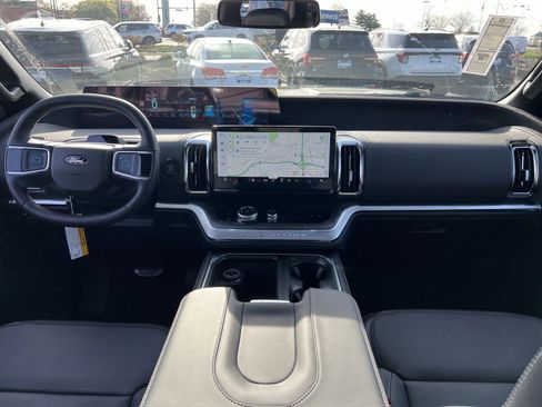 New 2026 Ford Expedition Max Platinum image 23