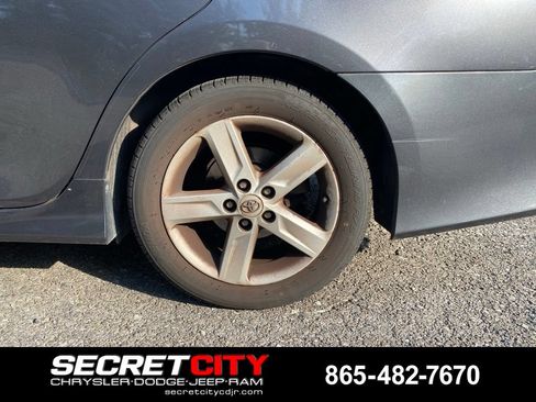 Used 2014 Toyota Camry SE FWD image 9
