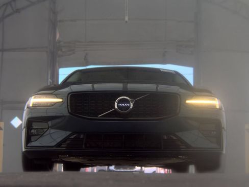 Used 2024 Volvo S60 B5 Ultimate w/ Climate Package AWD/4WD image 2