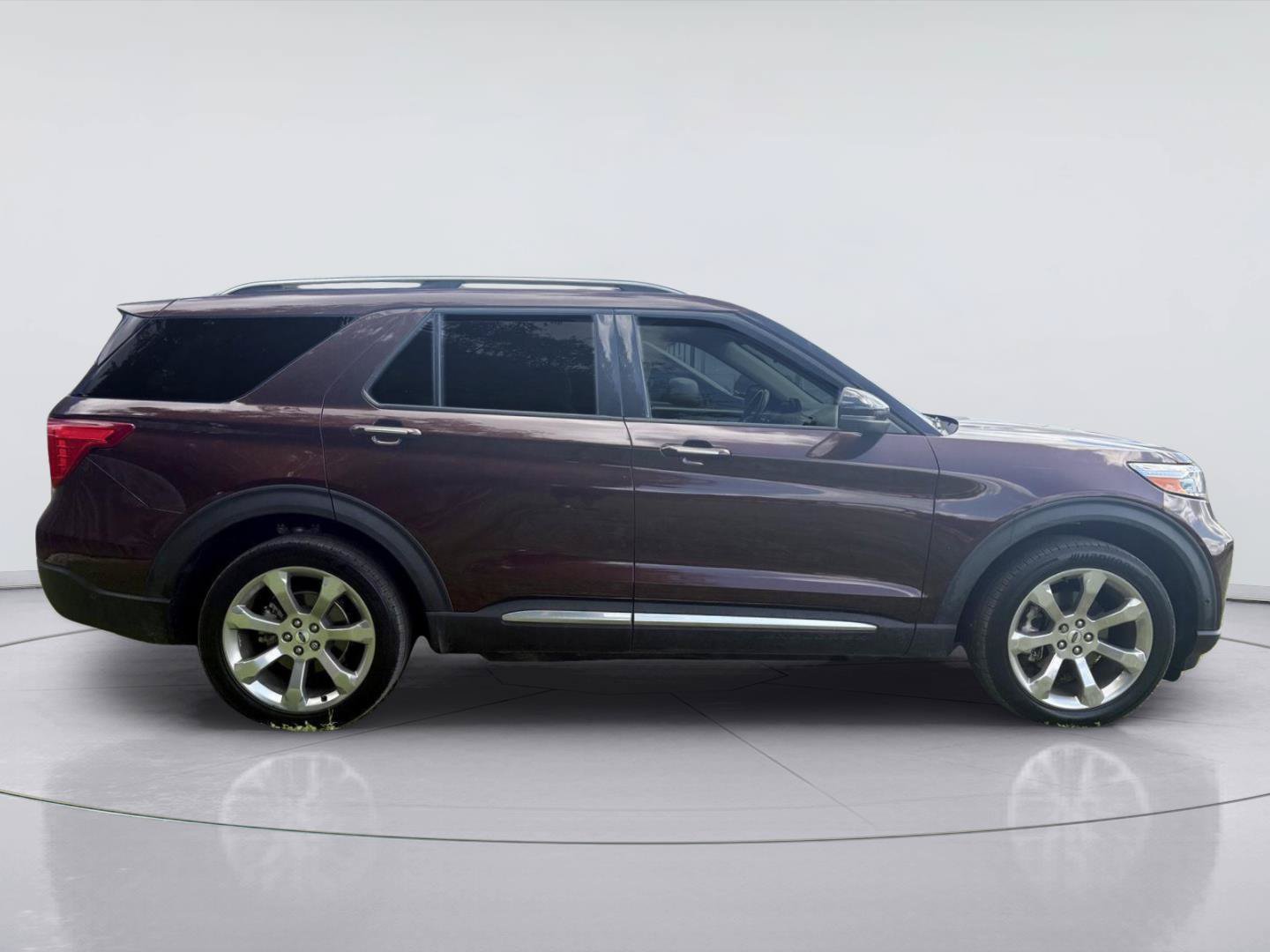 Used 2020 Ford Explorer Platinum w/ Premium Technology Package AWD/4WD image 2