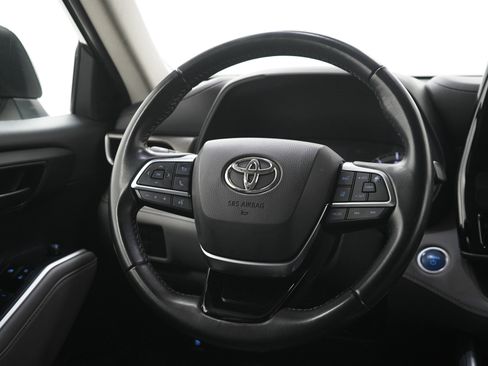 Used 2020 Toyota Highlander LE image 15