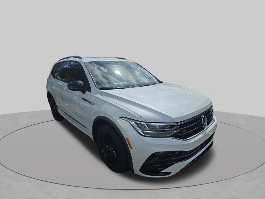 Used 2023 Volkswagen Tiguan SE R-Line FWD image 3