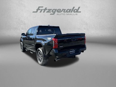 Used 2025 Toyota Tacoma TRD Sport w/ TRD Sport Upgrade Package image 5