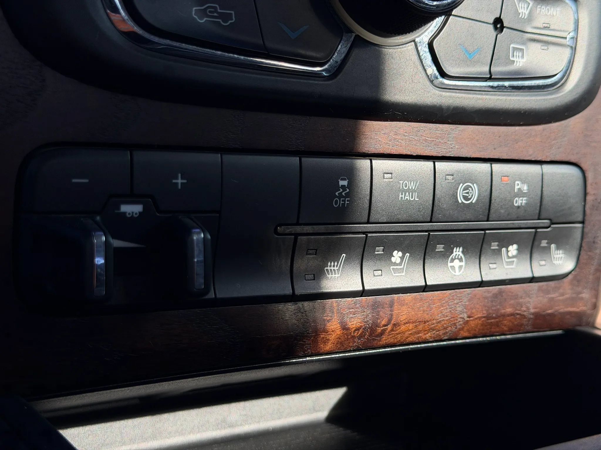 Used 2014 RAM 3500 Laramie Longhorn AWD/4WD image 44