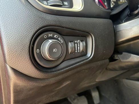 Used 2017 Jeep Renegade Latitude w/ Popular Equipment Group AWD/4WD image 17