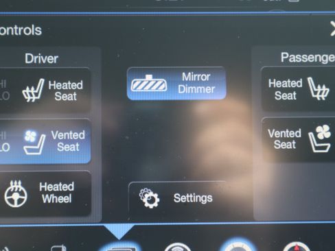 Used 2017 Jeep Cherokee Limited w/ Luxury Group AWD/4WD image 23