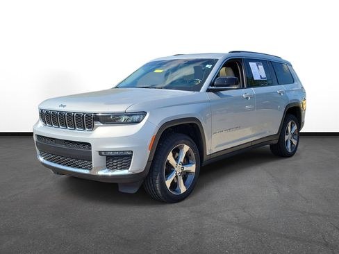 Used 2022 Jeep Grand Cherokee L Limited AWD/4WD image 2
