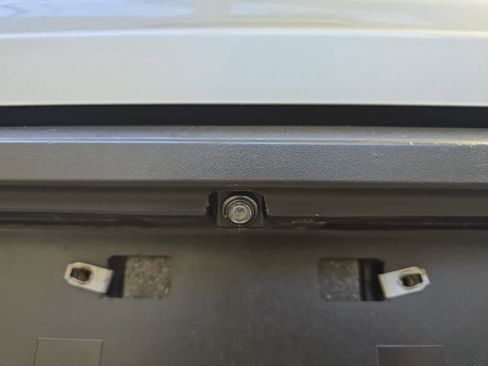 Used 2023 Nissan Pathfinder S image 18