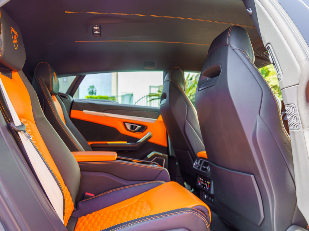 Used 2022 Lamborghini Urus AWD/4WD image 25