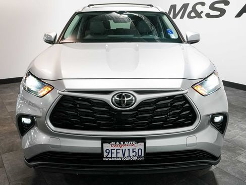 Used 2023 Toyota Highlander XLE AWD/4WD image 7
