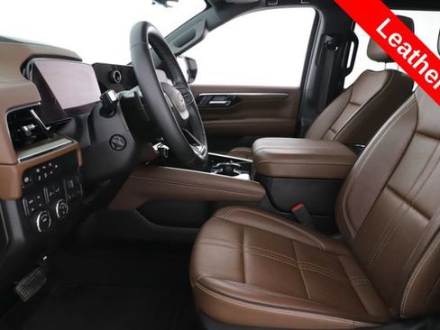 Used 2026 Chevrolet Suburban High Country w/ Sun And Tow Package AWD/4WD image 17