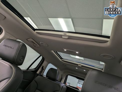 Used 2023 GMC Acadia Denali w/ Black Diamond Edition AWD/4WD image 21
