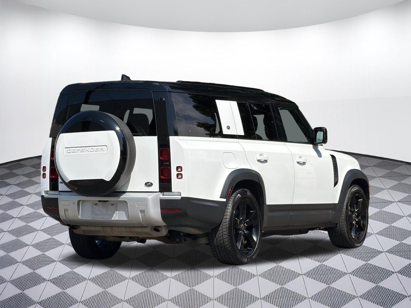 Used 2023 Land Rover Defender 130 SE AWD/4WD image 9