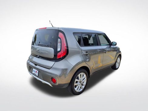 Used 2017 Kia Soul + FWD image 8