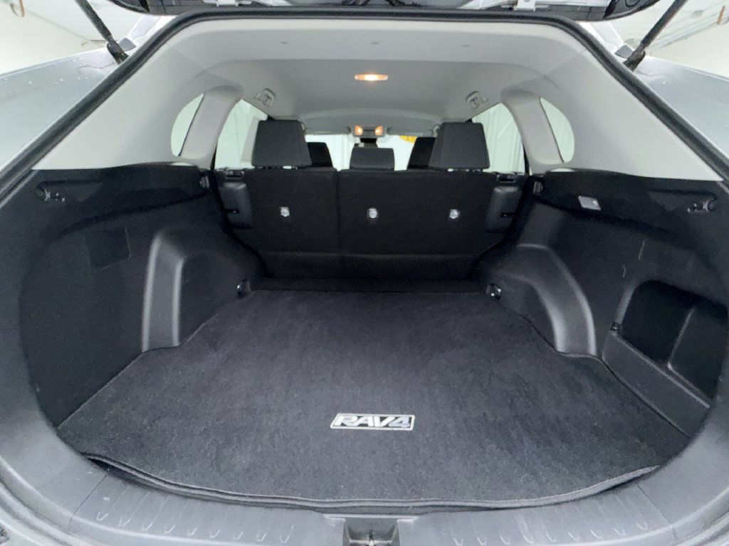 Certified 2021 Toyota RAV4 LE w/ Carpet Mat Package (TMS) AWD/4WD image 17