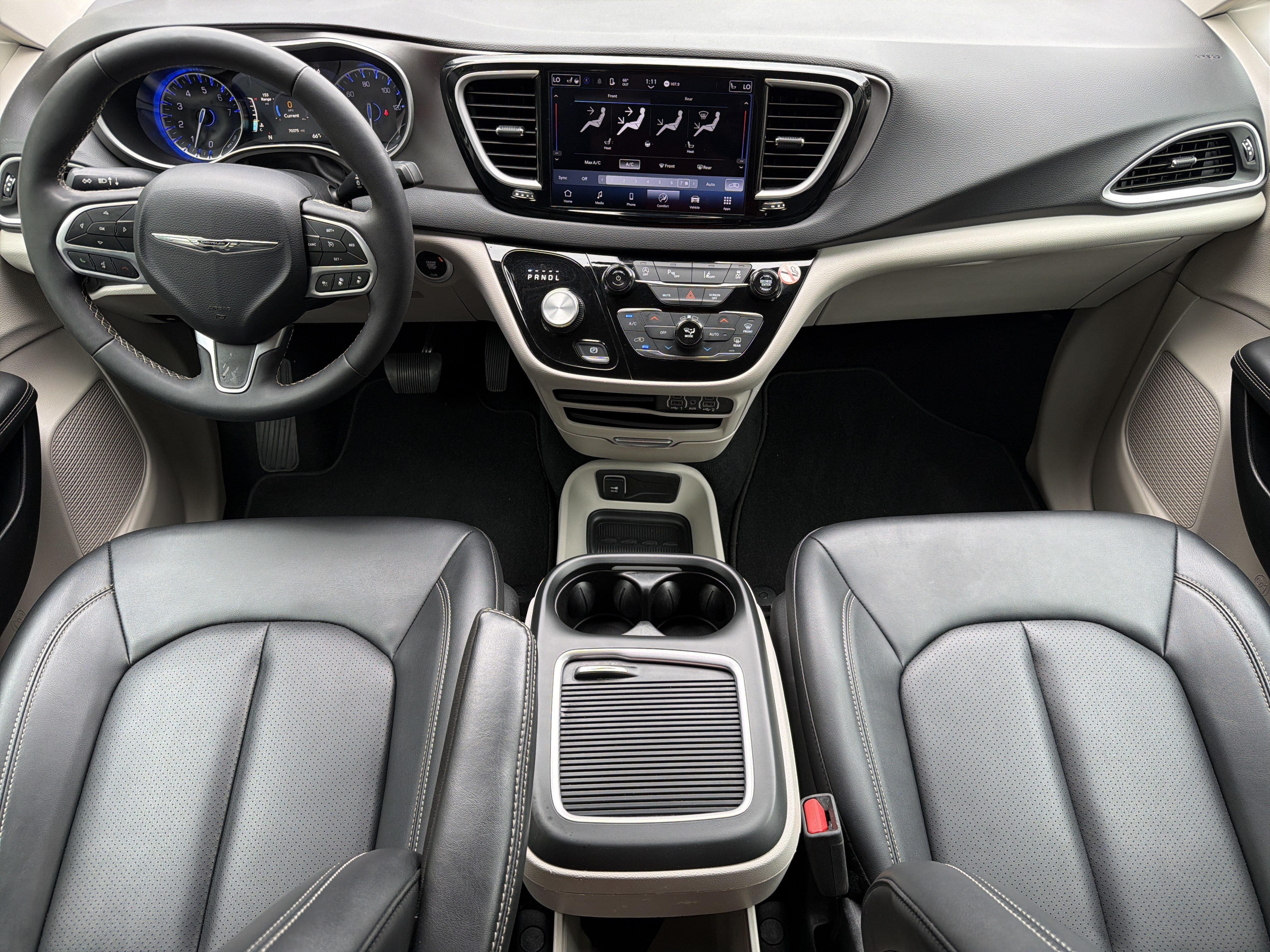 Used 2024 Chrysler Pacifica Touring-L FWD image 3