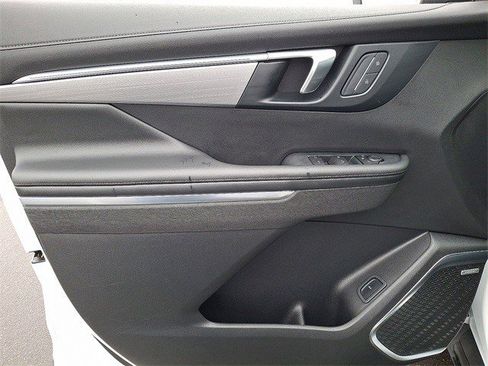 Certified 2025 Buick Enclave Preferred image 12