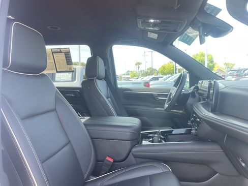 Used 2025 Chevrolet Suburban Premier AWD/4WD image 33