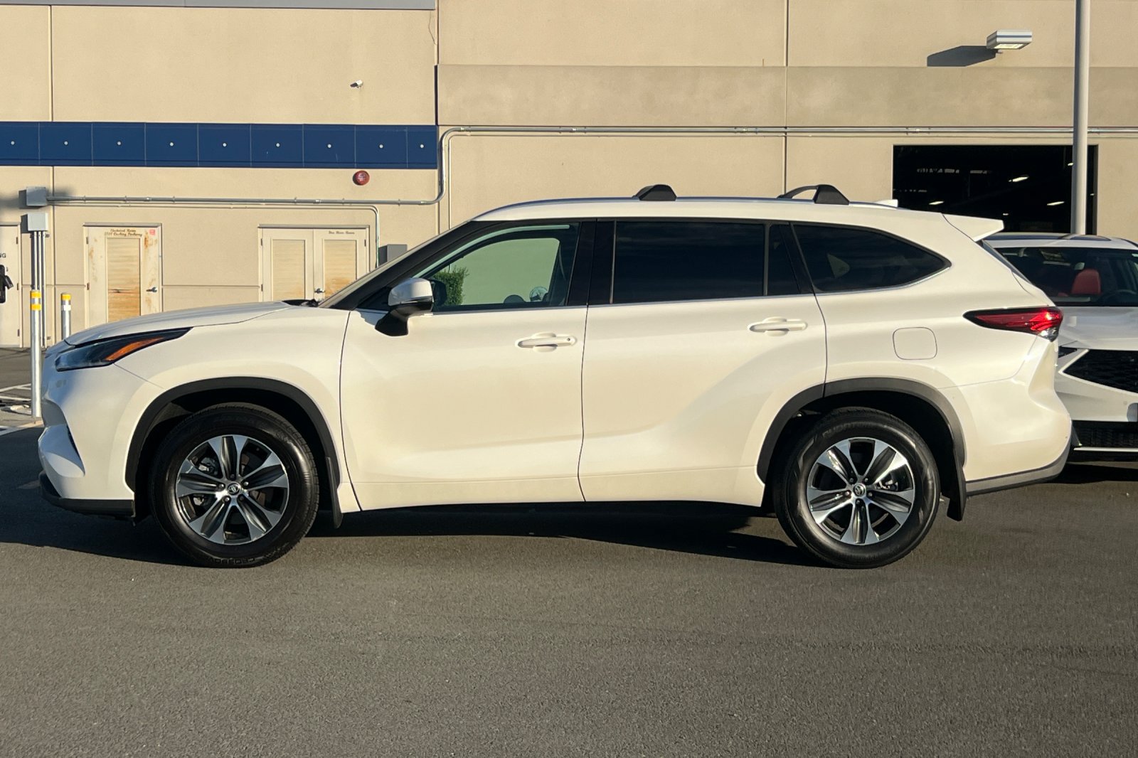 Used 2021 Toyota Highlander XLE FWD image 7