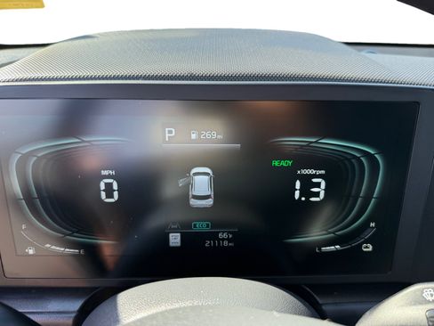 Used 2023 Kia Niro LX FWD image 11