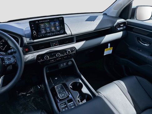 Used 2025 Honda Pilot EX-L image 17