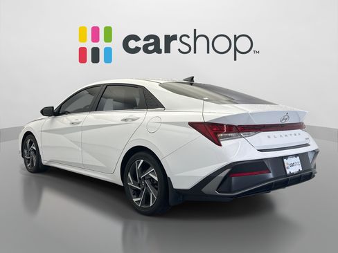 Used 2025 Hyundai Elantra Limited FWD image 3