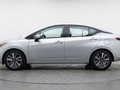 Used 2025 Nissan Versa SV image 5