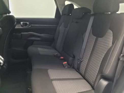 Used 2023 Kia Sorento LX image 18
