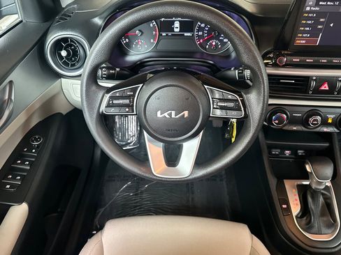 Used 2023 Kia Forte LXS w/ LXS Technology Package image 16