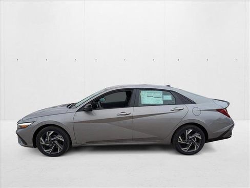New 2025 Hyundai Elantra SEL image 5