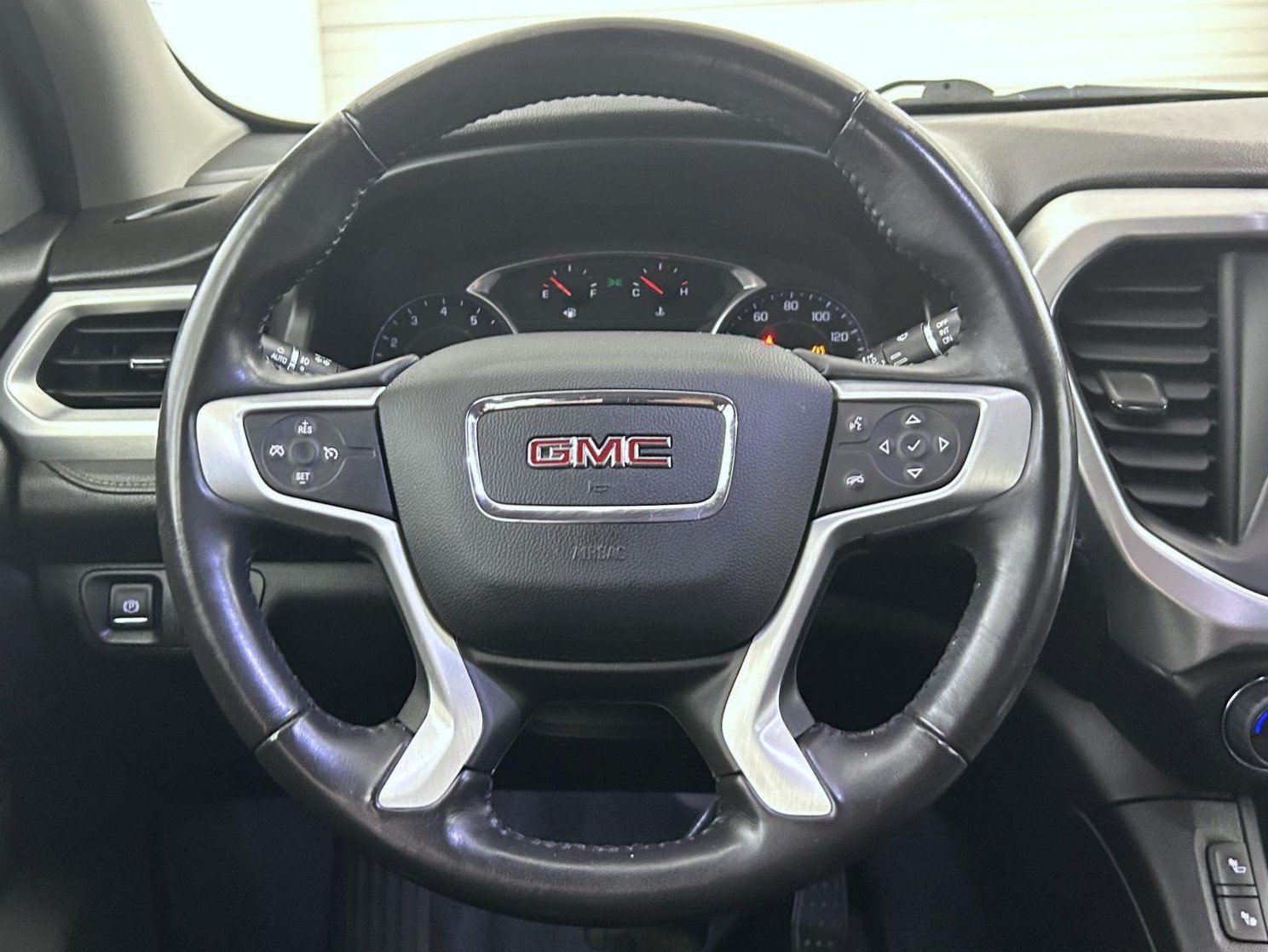 Used 2018 GMC Acadia SLT AWD/4WD image 11