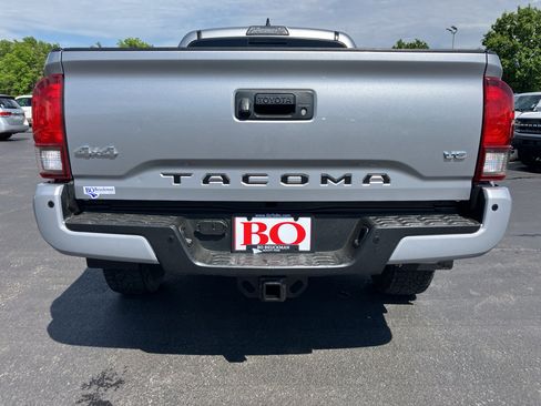 Used 2019 Toyota Tacoma TRD Off-Road w/ Technology Package AWD/4WD image 6