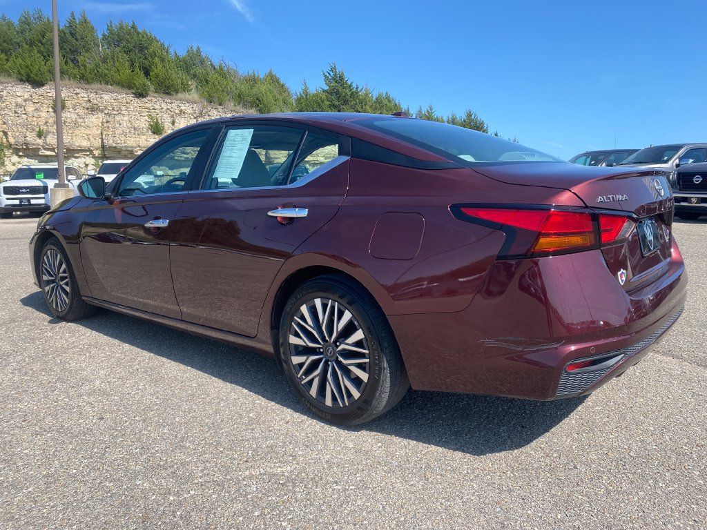 Used 2025 Nissan Altima 2.5 SV FWD image 4