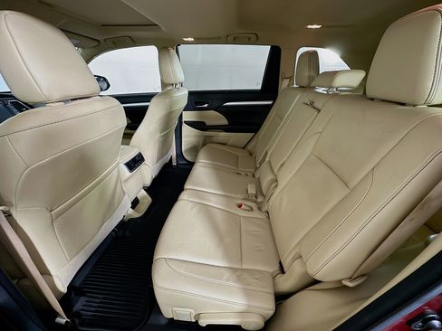 Used 2017 Toyota Highlander XLE FWD image 29