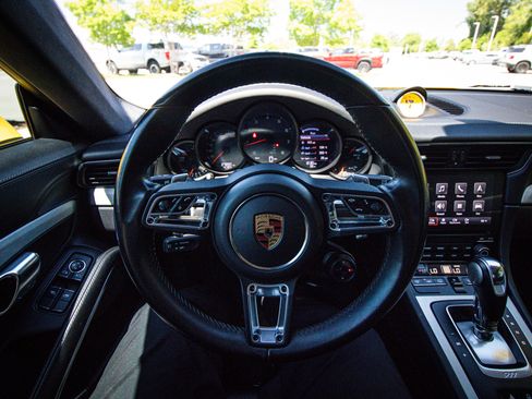 Used 2019 Porsche 911 Carrera GTS RWD image 18
