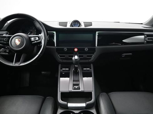 Certified 2024 Porsche Macan AWD/4WD image 9