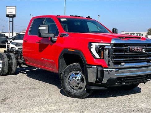 New 2026 GMC Sierra 3500 SLE w/ SLE Convenience Package AWD/4WD image 2