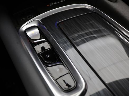 Used 2022 Buick Enclave Essence w/ Experience Buick Package image 25