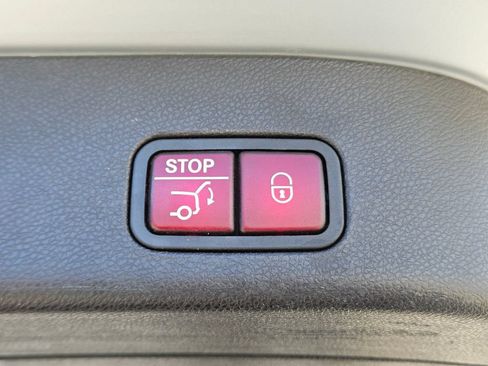 Used 2017 Mercedes-Benz GLS 450 4MATIC image 35
