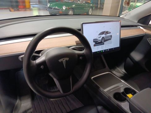 Used 2023 Tesla Model Y Long Range AWD/4WD image 4