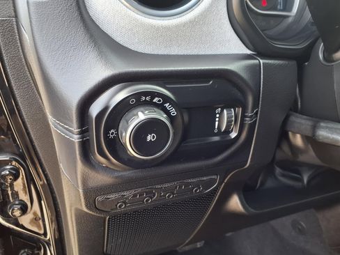 Used 2025 Jeep Wrangler Sahara image 22