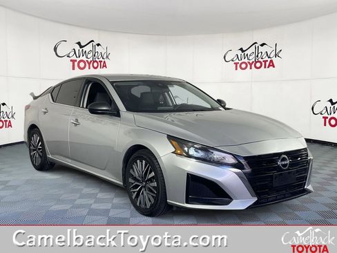 Used 2024 Nissan Altima 2.5 SV image 1