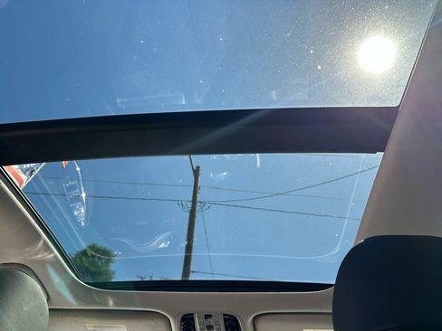 Used 2017 Kia Cadenza Premium w/ Luxury Package image 16