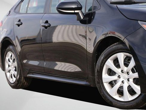 Certified 2025 Toyota Corolla LE image 3