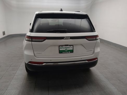 Used 2023 Jeep Grand Cherokee Laredo AWD/4WD image 6