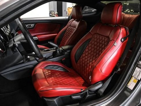 Used 2017 Ford Mustang Coupe RWD image 29