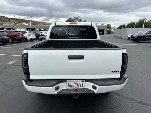 Used 2015 Toyota Tacoma PreRunner w/ TRD Sport Package RWD image 3