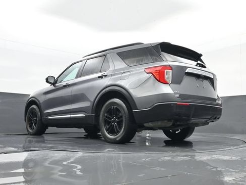 Used 2021 Ford Explorer XLT AWD/4WD image 25