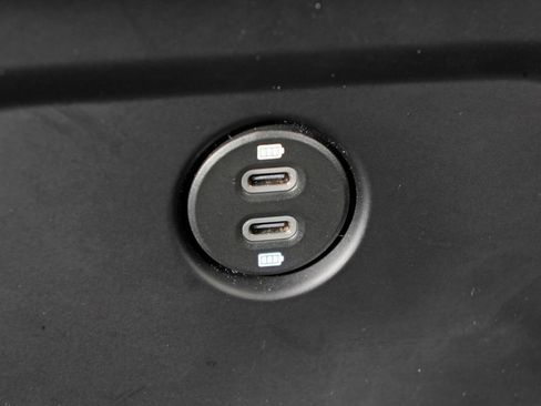 Certified 2023 Porsche Macan Turbo AWD/4WD image 37